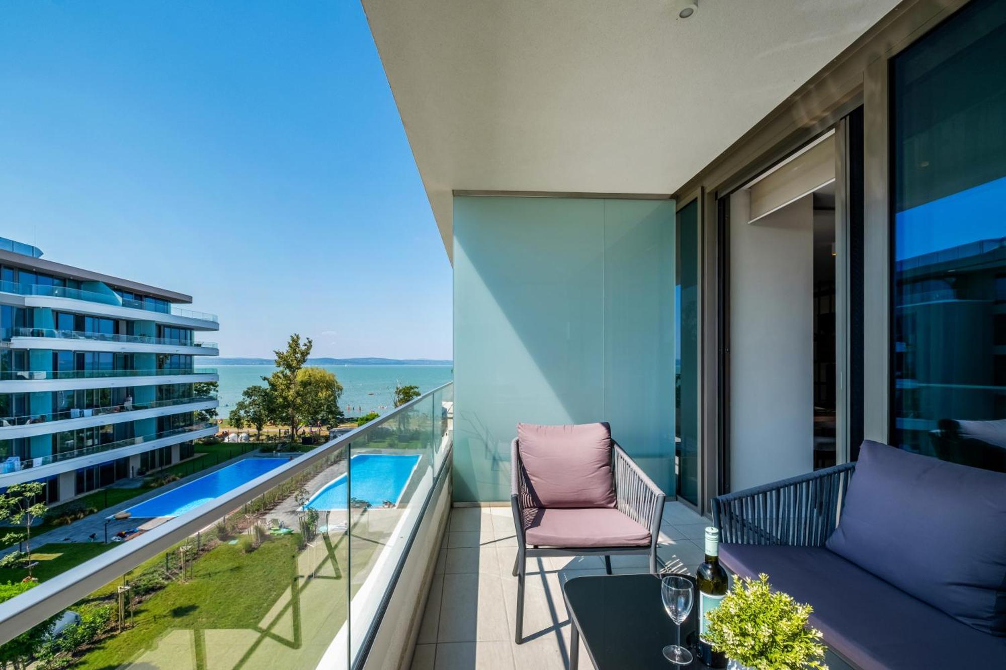 Myflat Wave Luxury 44 Suite Siófok Exterior foto